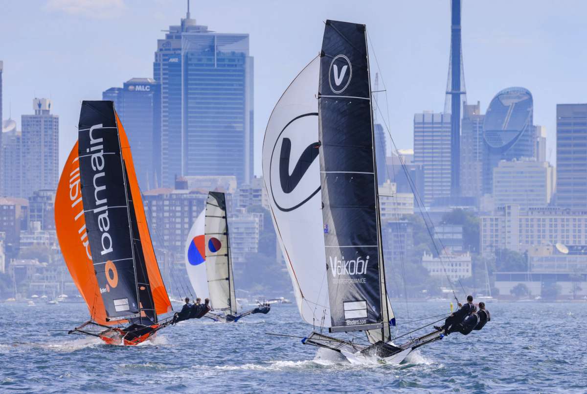 The leading three skiffs (SailMedia)