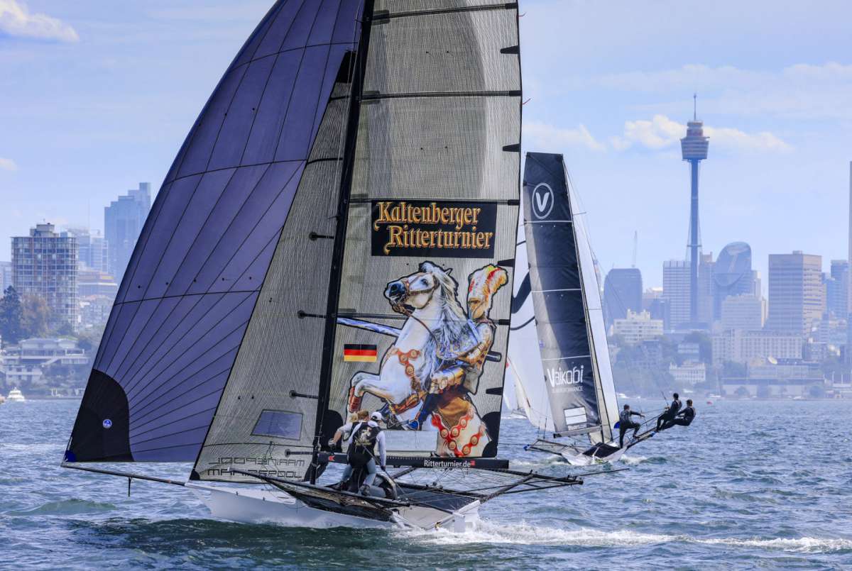 Vaikobi leads Black Knight (SailMedia)