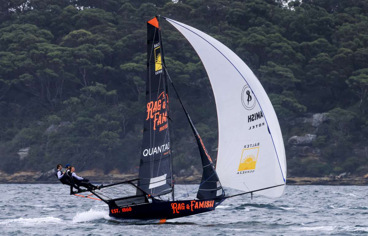 High speed southerly spinnaker run (SailMedia)