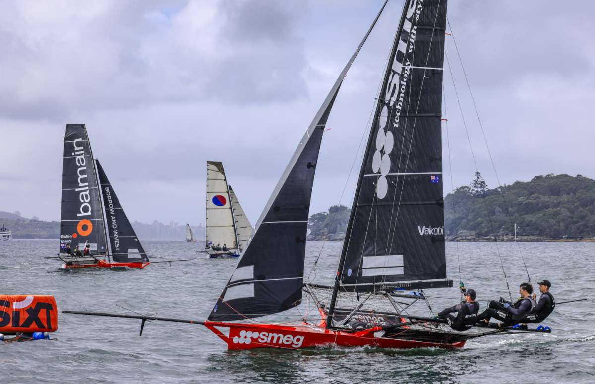 Smeg leads at the Rose By mark (SailMedia)