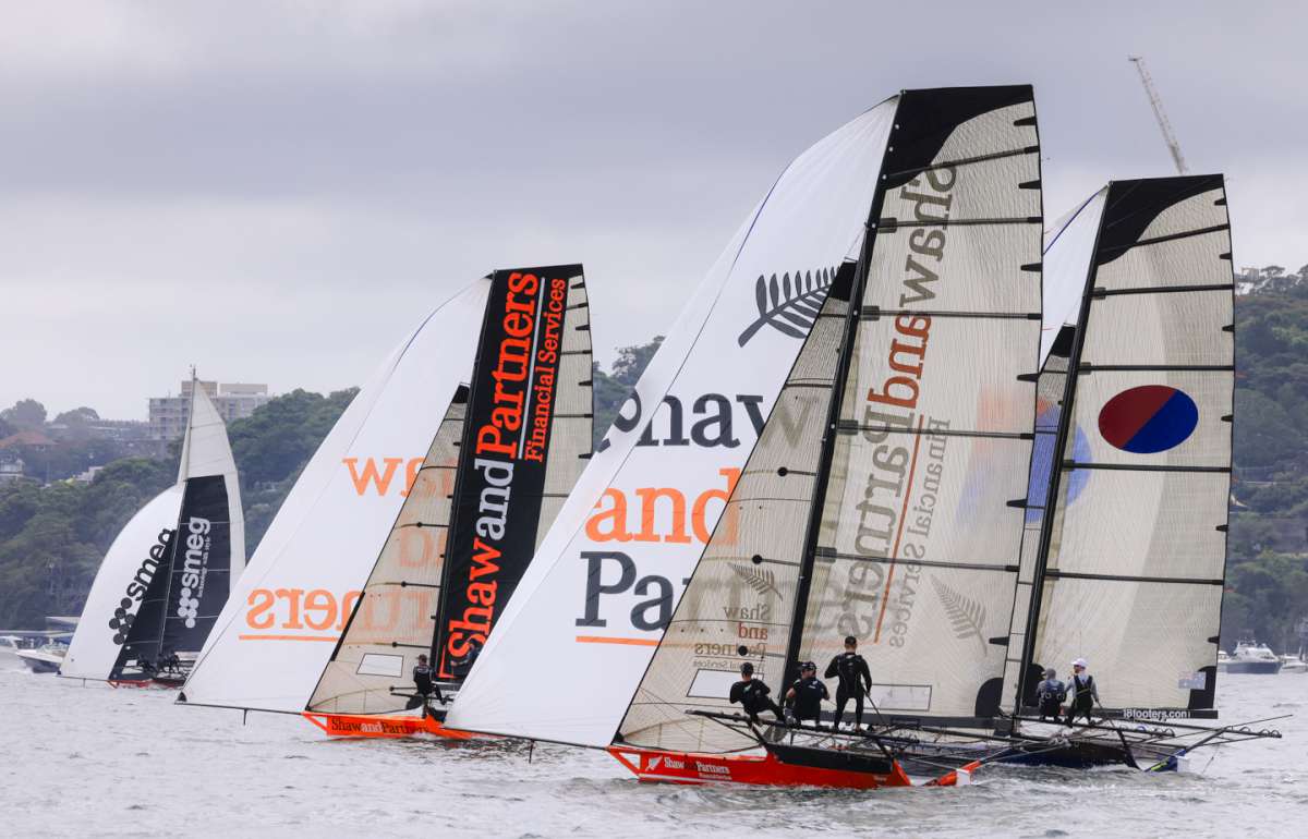 Smeg leads down the first spinnaker run (SailMedia)