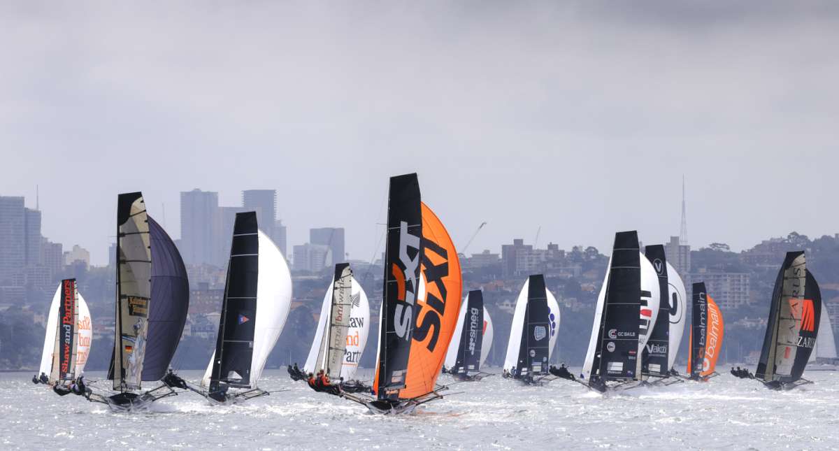 Spinnakers on the way to Robertson Point(SailMeia)