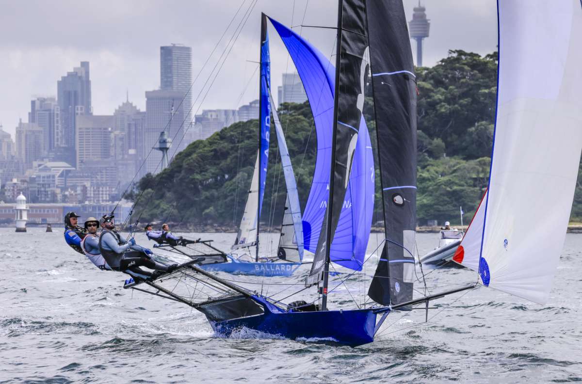 The USA team on the spinnaker run to Chowder Bay (SailMedia)