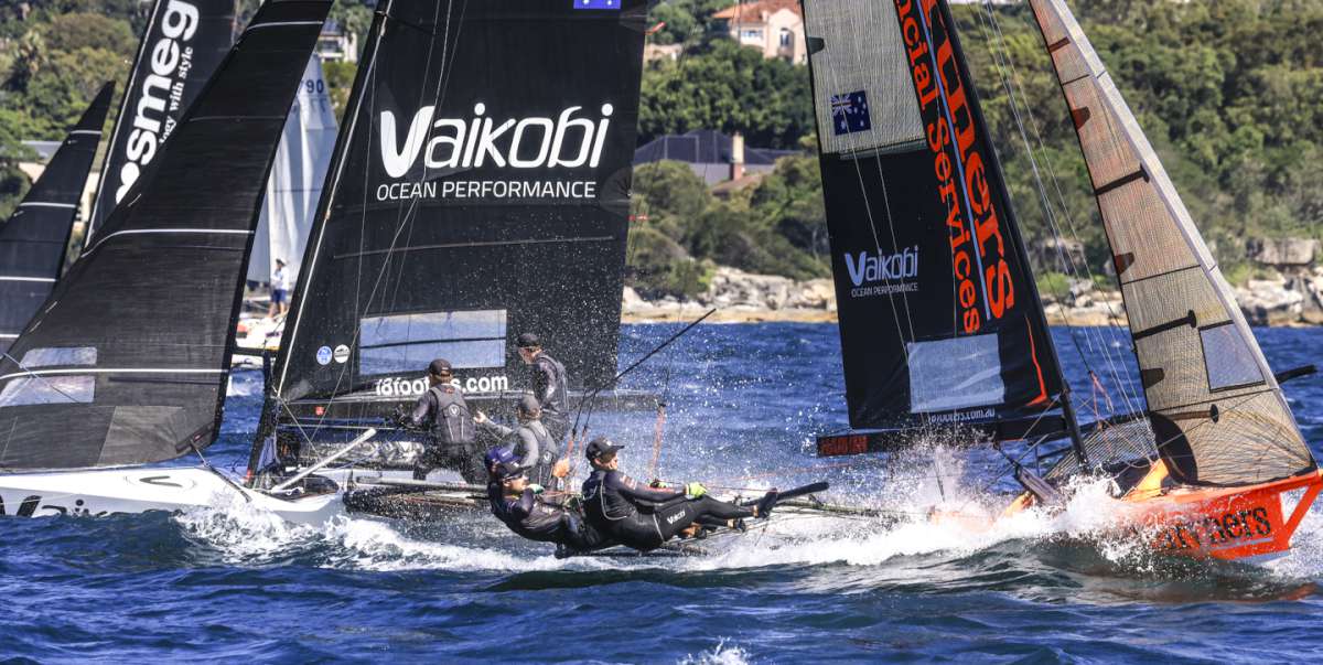 Shaw and Partners at the weather mark (SailMedia)