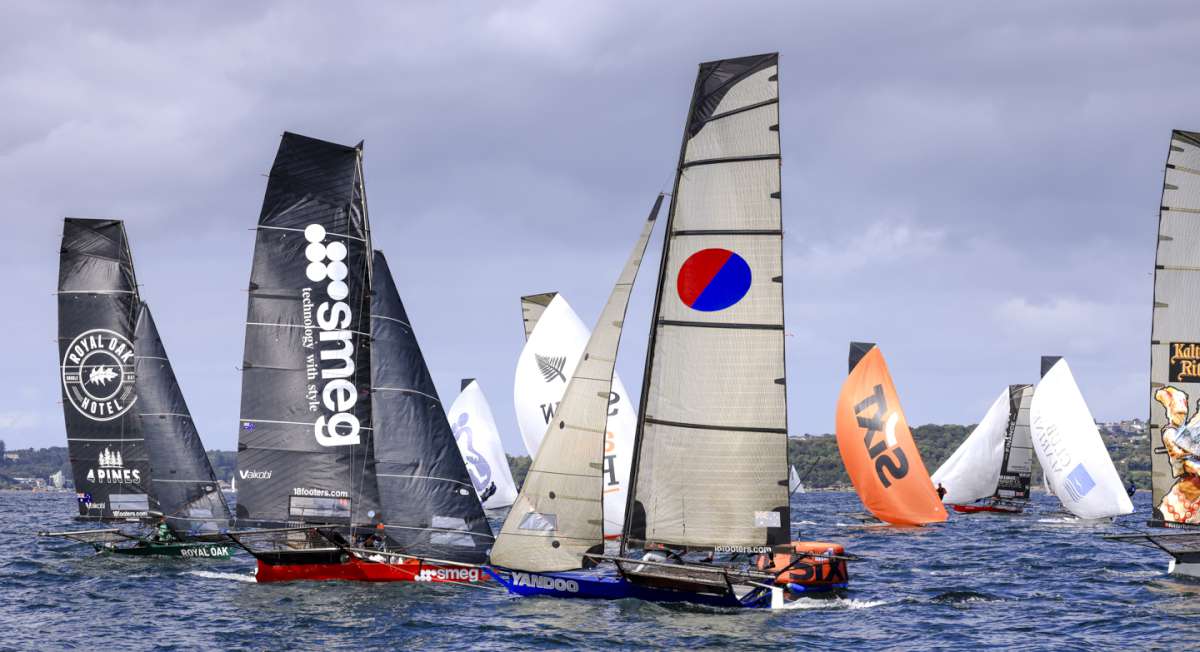 Crowded mark rounding (SailMedia)