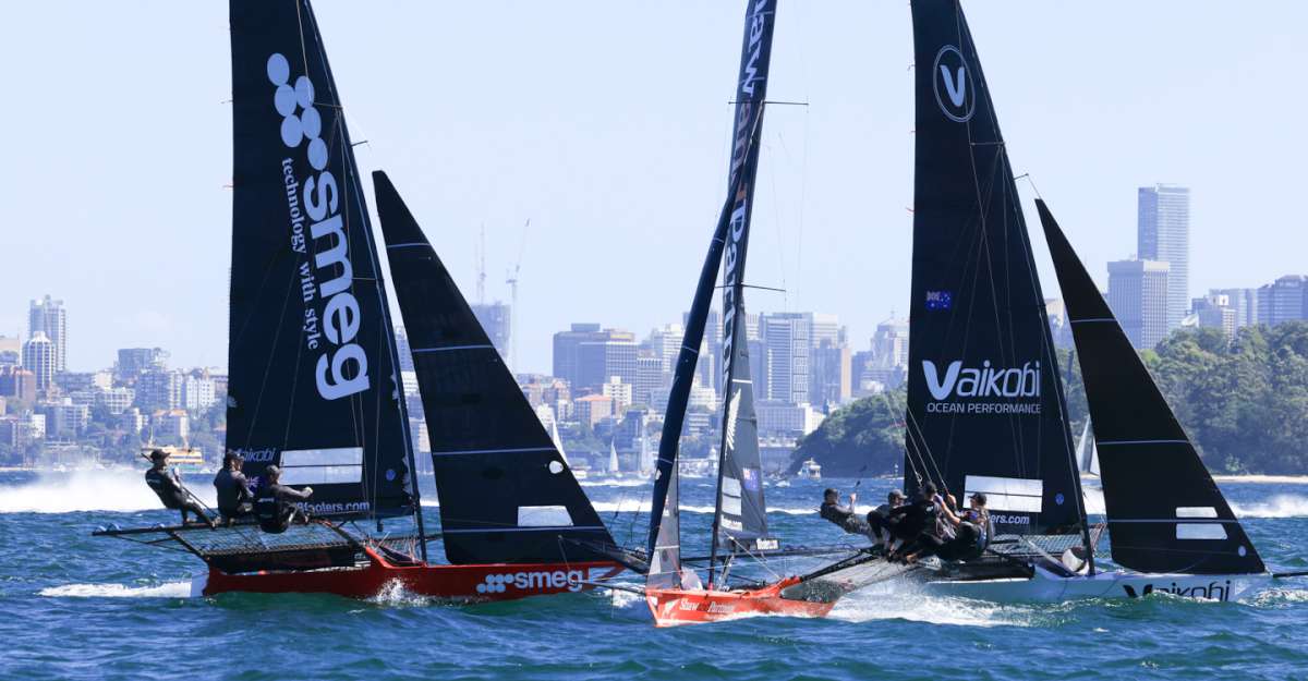 Racing for the early lead to the Beashel Buoy weather mark (SailMedia)