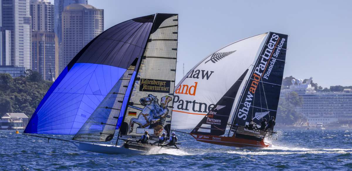 Shaw and Partners NZ and Black Knight head for the wing mark (SailMedia)
