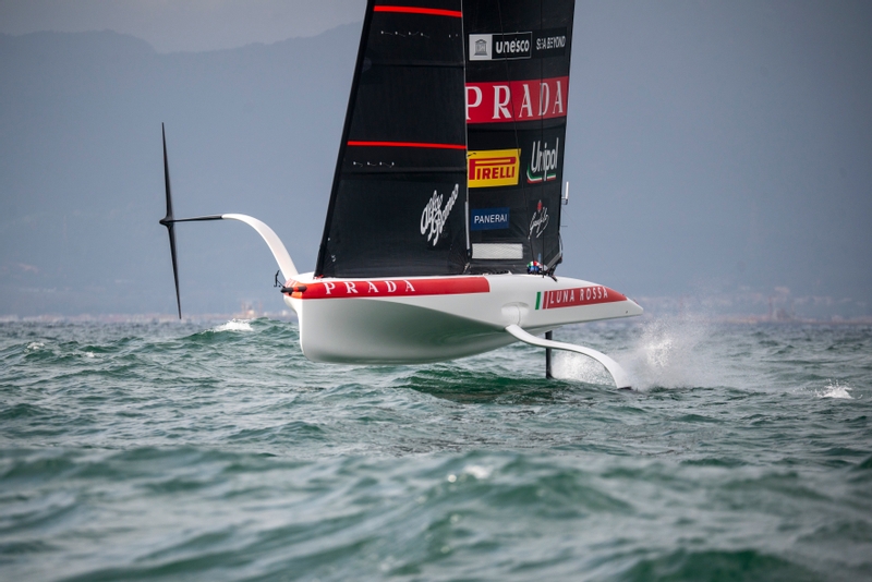 Luna Rossa Prada