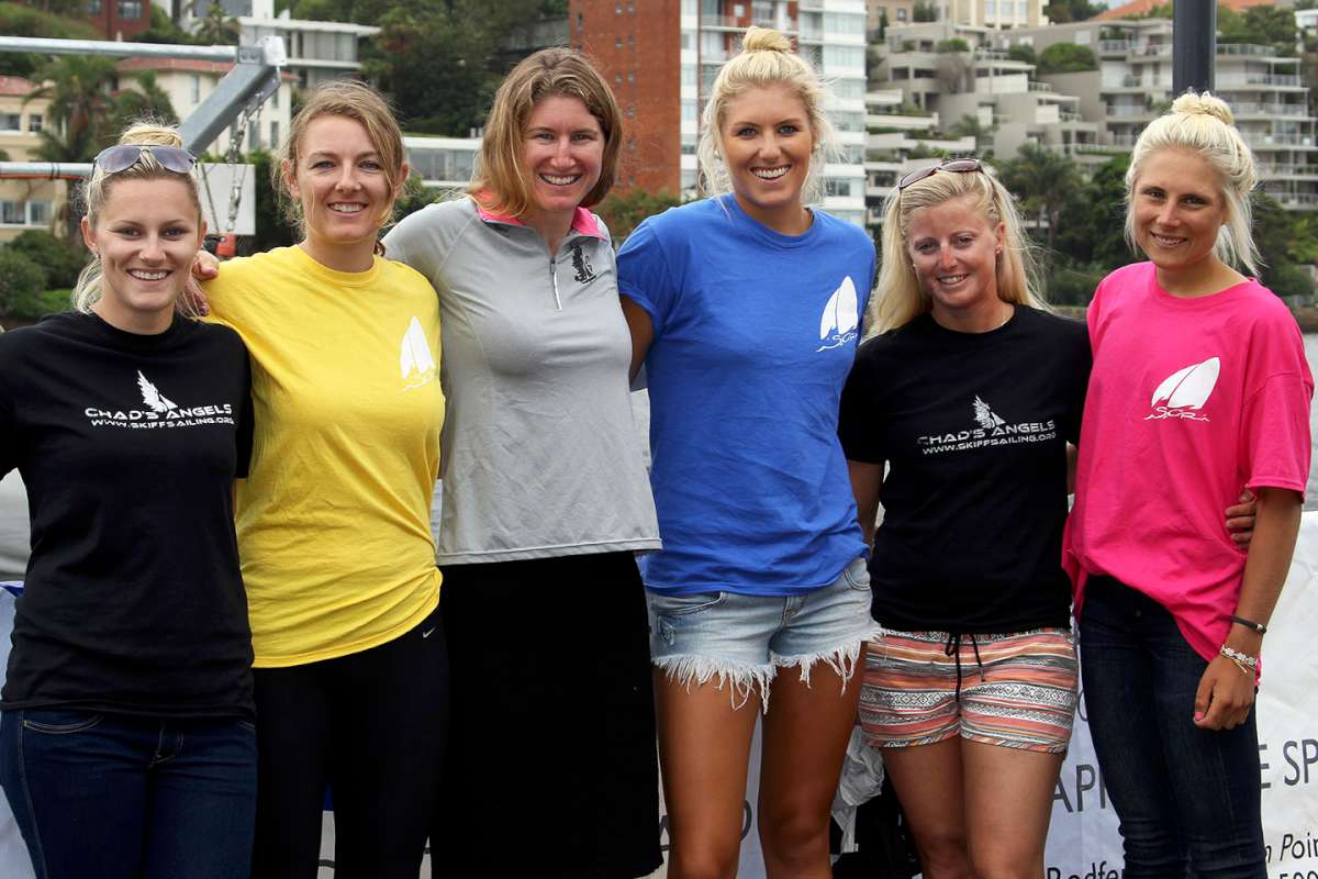 USA & Australian all-female teams at Giltinan 2013 (Frank Quealey)