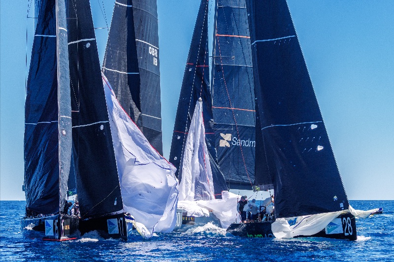 Close racing - Credit MartinezStudio.es