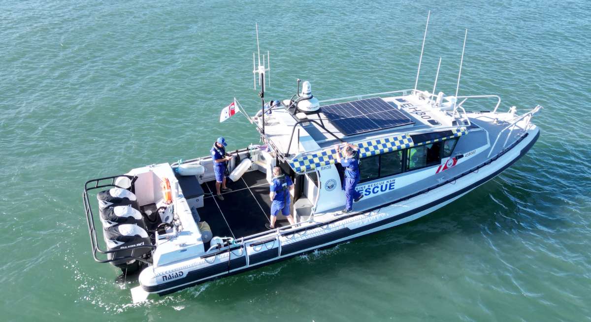Volunteers-from-Marine-Rescue-Botany-Port-Hacking-prepare-to-assist-a-boater-off-Bundeena