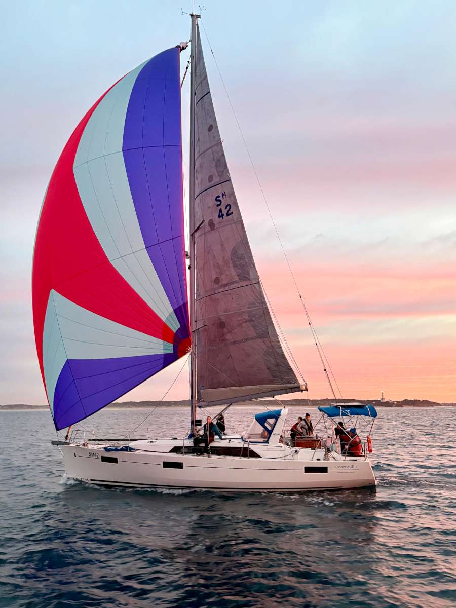 The colourful spinnaker of Hitchhiker Photo Cyrus Allen