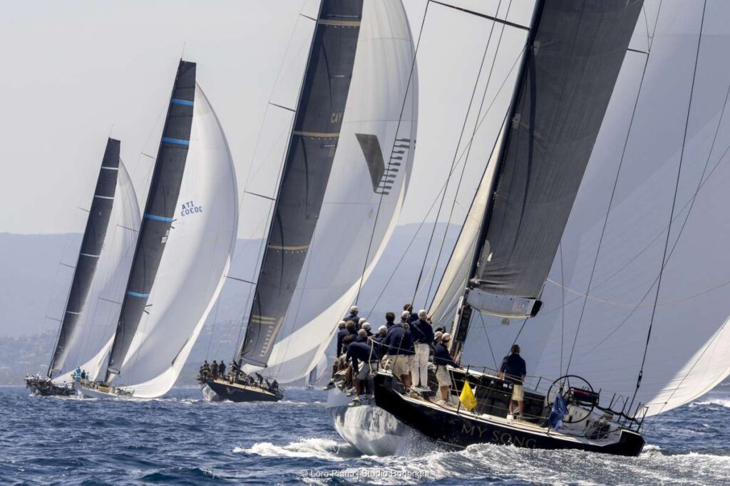 The maxi frontrunners compressed coming back into the Golfe de Saint-Tropez. Photo Loro Piana - Studio Borlenghi