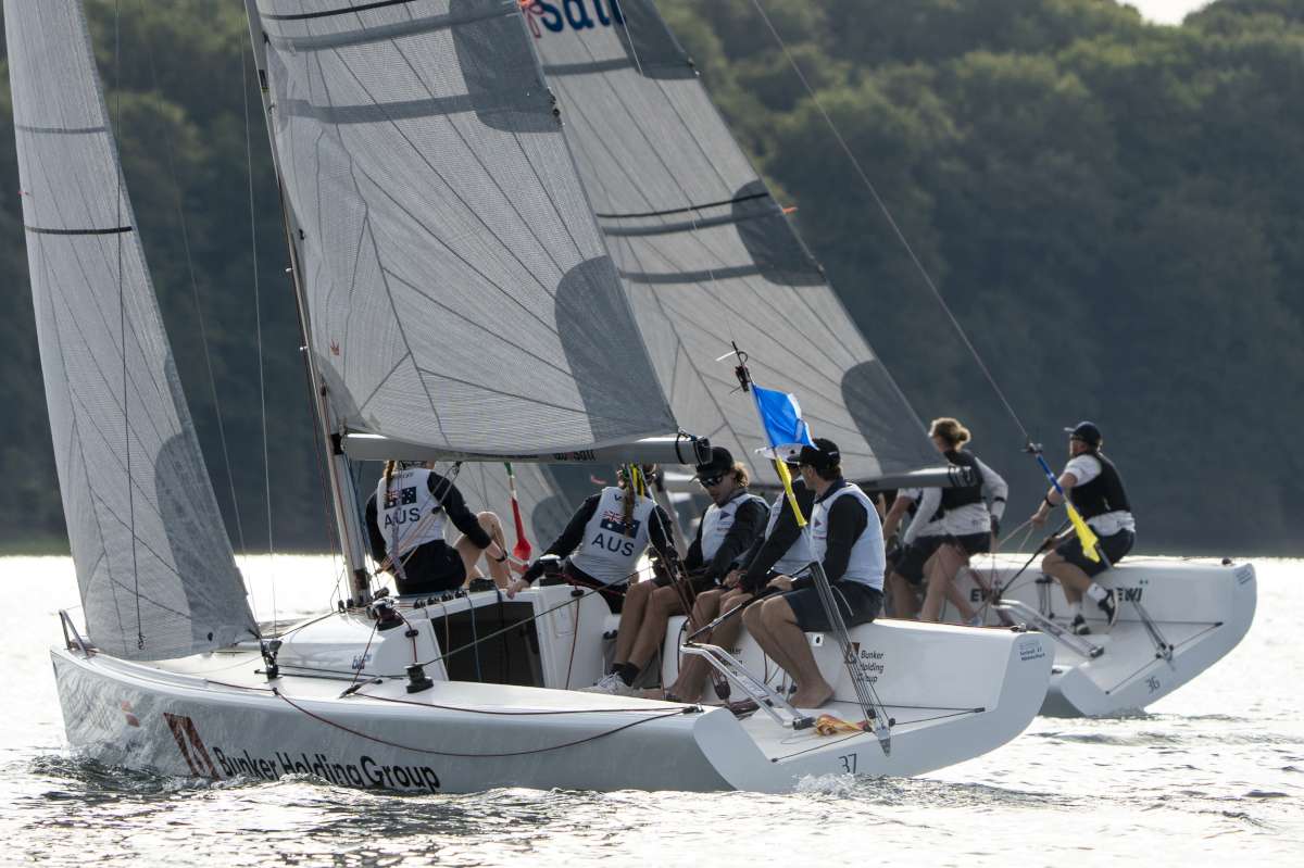 Daniel Kemp managed to fight his way to take the win in this race against Mathias Rossing - Photo Mick Anderson