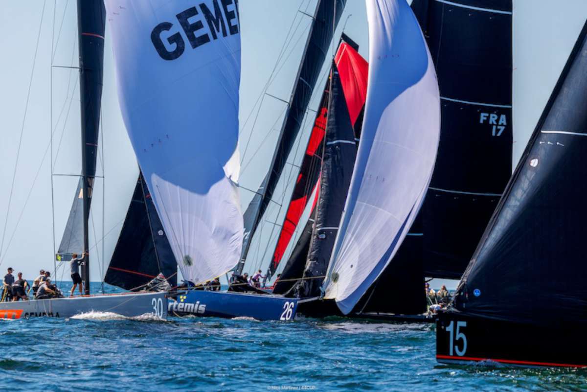 Rig jousting on the penultimate day - Credit Nico Martinez
