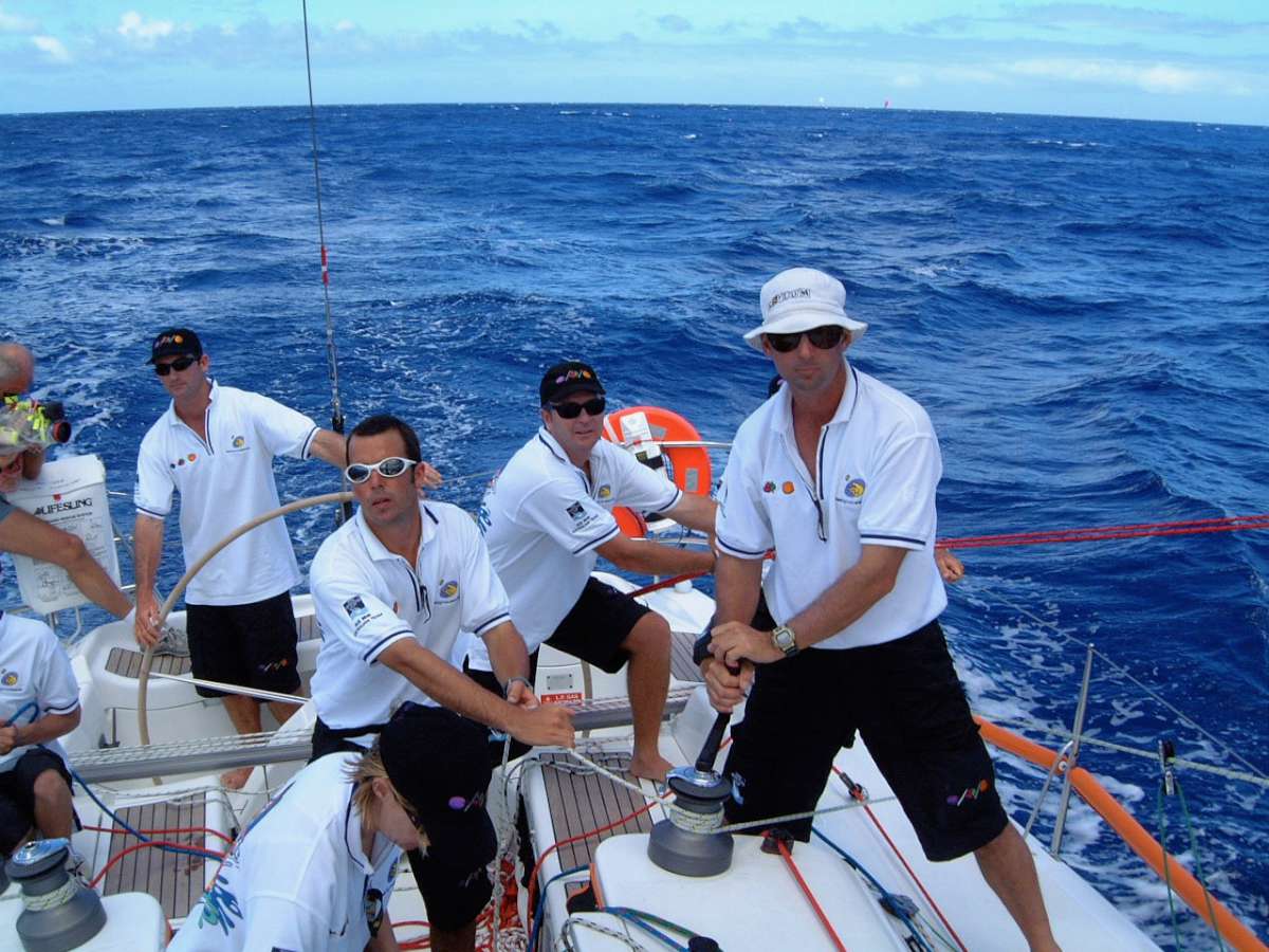 2000 Hawaii Kenwood Cup-Fruit Machine- Murray Spence trying to grind us onto a wave
