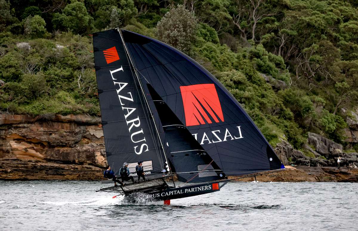 Southerly spinnaker run action (SailMedia)