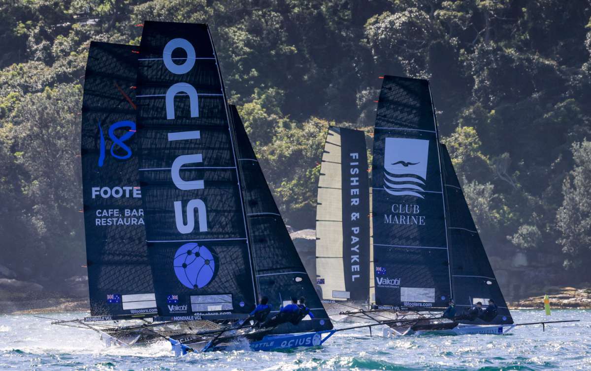 First windward leg (SailMedia)