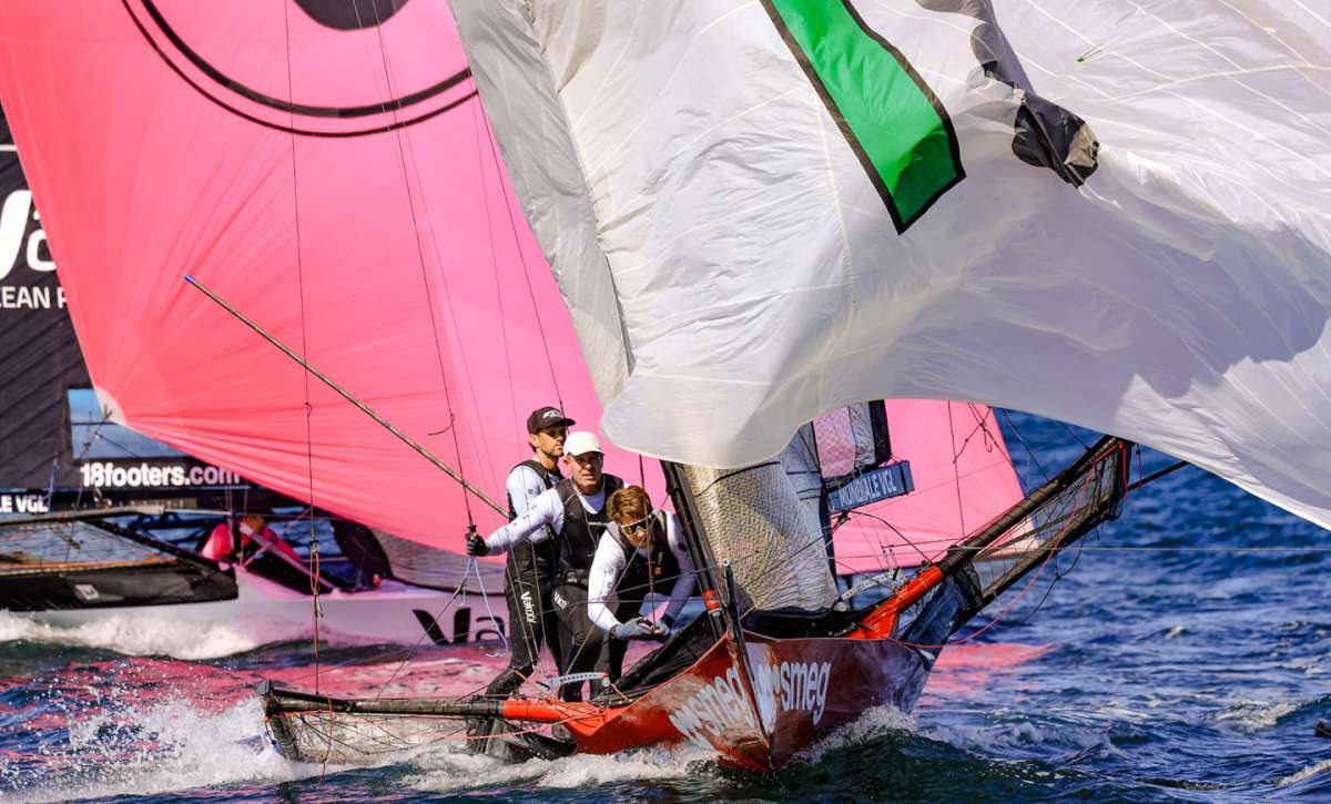 Approaching the bottom mark (SailMedia)