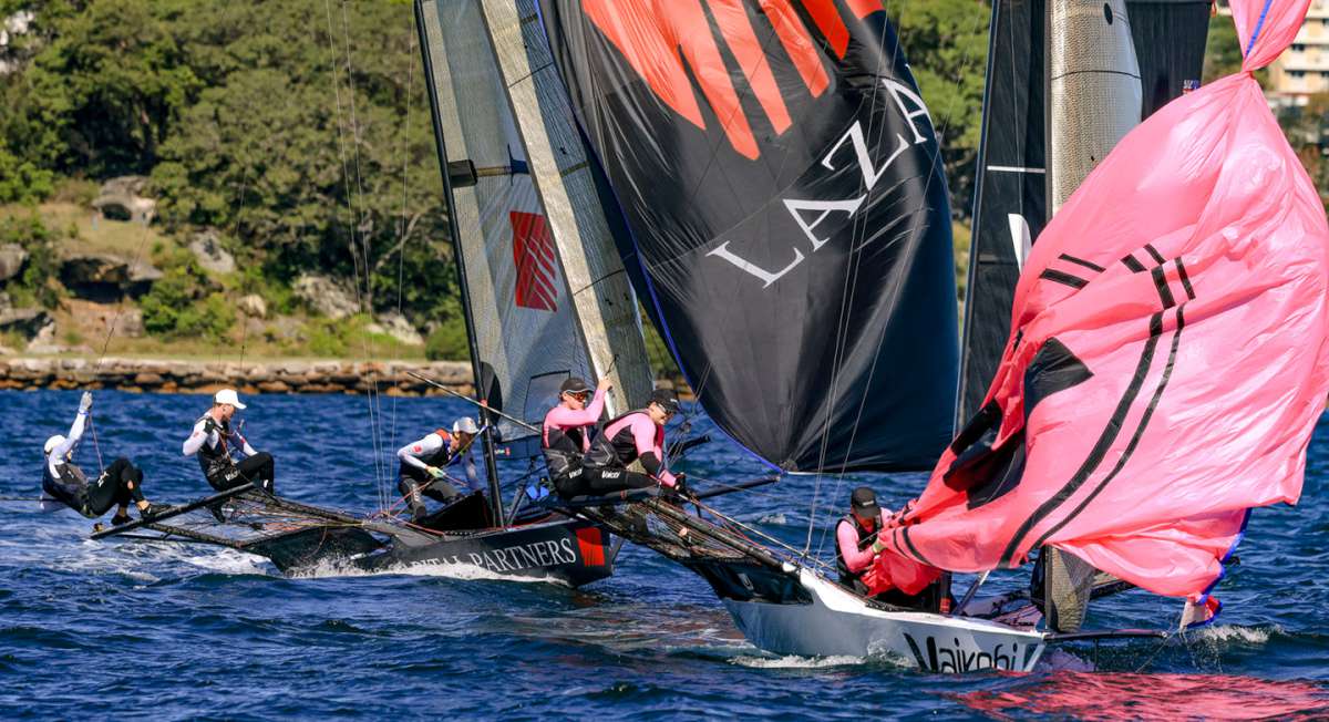 Vaikobi and Lazarus at the bottom mark (SailMedia)