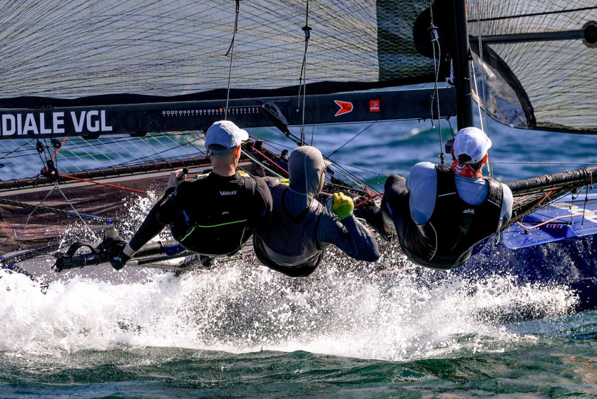 Yandoo's crew (SailMedia)
