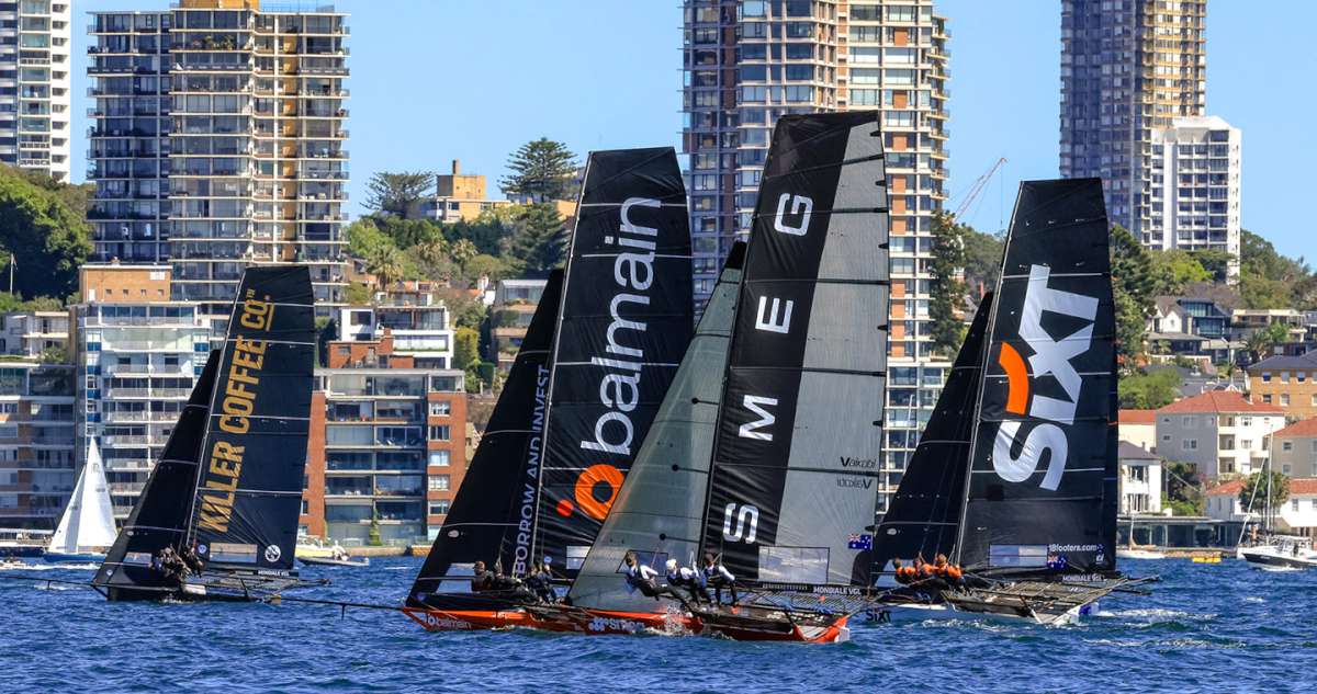 Leading teams shortly after the start on Sunday (SailMedia)