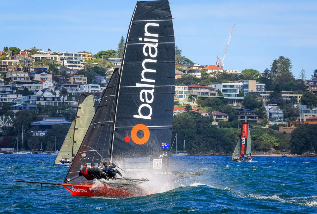 Balmain was an early challenger for the lead (SailMedia)