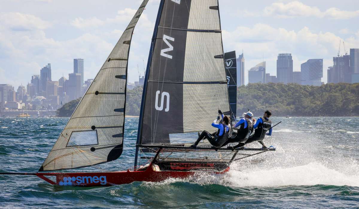 Pressure shows on the bodies of the Smeg crew (SailMedia)