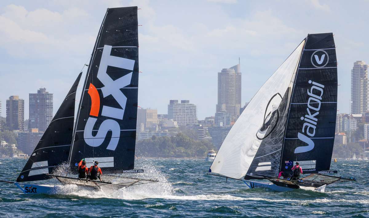 Sixt & Vaikobi on the first spinnaker run (SailMedia)