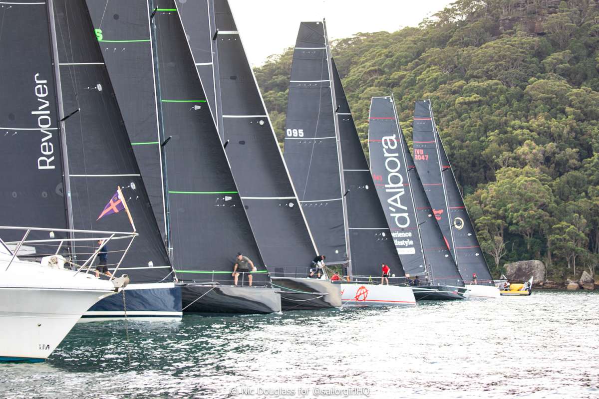 Super 40 start - all on - Credit - Sunset Media - @sailorgirlhq