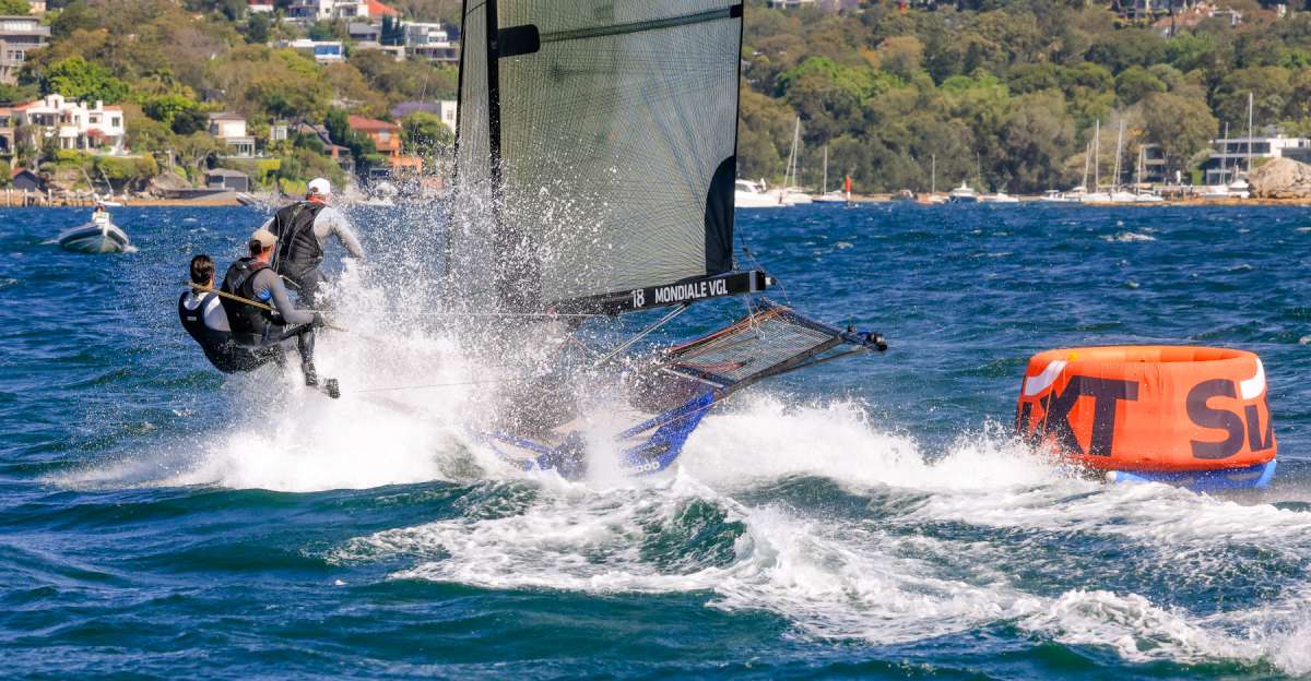 Yandoo at the weather mark in Race 3 (SailMedia)